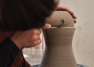 Abdrehen der Teekannen Töpferei abdrehen