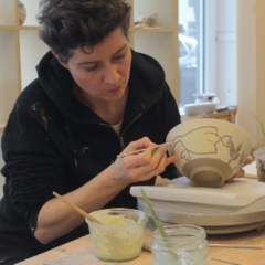 Joanna bei der Arbeit Joanna Stange malt schale an