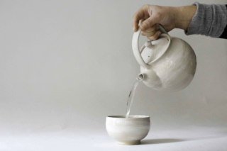 Bilstein 2024 Teeset in Weißtönen Weißes handgetöpfertes Teeset