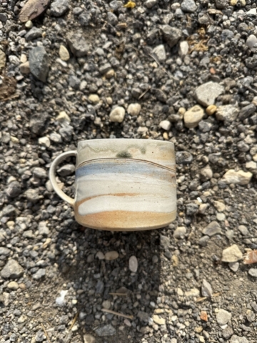 Handgedrehte Tasse aus dem Holzbrand Handgedrehte Tasse aus dem Holzbrand